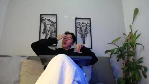 Snapshot of austinreeds chatting on October 23, 12:15 pm austinreeds online show from October 23, 12:15 pm