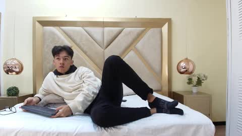 Snapshot of austinreeds chatting on October 30, 12:28 pm austinreeds online show from October 30, 12:28 pm