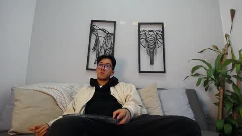 Snapshot of austinreeds chatting on November 9, 11:52 am austinreeds online show from November 9, 11:52 am