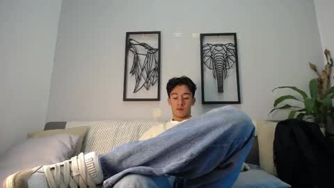 Snapshot of austinreeds chatting on November 15, 12:34 pm austinreeds online show from November 15, 12:34 pm