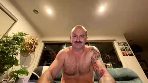 austintoner85 online show from April 23, 9:52 am