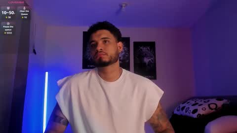 Snapshot of austintorres_ chatting on October 10, 2:54 am AustinTorres online show from October 10, 2:54 am