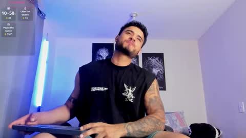 Snapshot of austintorres_ chatting on October 20, 2:45 am AustinTorres online show from October 20, 2:45 am