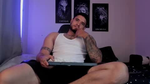 Snapshot of austintorres_ chatting on November 21, 12:21 am AustinTorres online show from November 21, 12:21 am