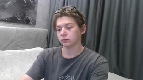 ausxuw online show from September 26, 8:57 pm