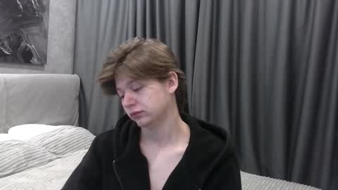 ausxuw online show from October 9, 3:48 am