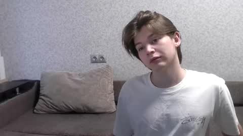 ausxuw online show from October 25, 5:48 am