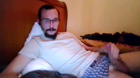 Snapshot of author980 chatting on December 4, 5:32 pm author980 online show from December 4, 5:32 pm