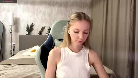 Annie online show from December 17, 2:12 pm