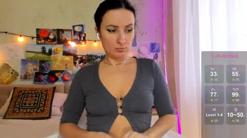 Snapshot of ava_athena chatting on April 6, 9:10 am Ava online show from April 6, 9:10 am