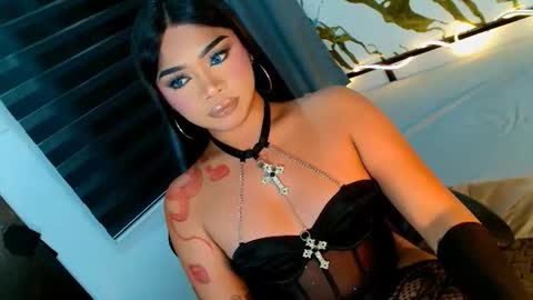 Ava online show from June 18, 8:35 pm