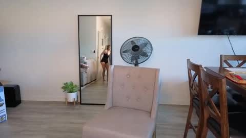 Snapshot of ava_petite_ chatting on March 26, 7:52 pm Little Ava online show from March 26, 7:52 pm