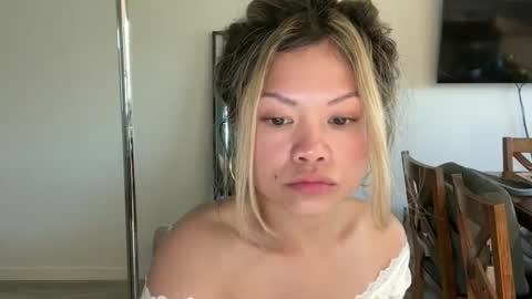 Snapshot of ava_petite_ chatting on April 7, 6:30 pm Little Ava online show from April 7, 6:30 pm