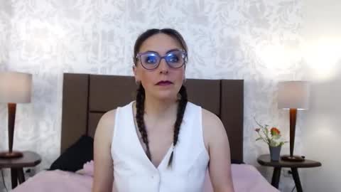 Ava  online show from December 3, 7:45 pm