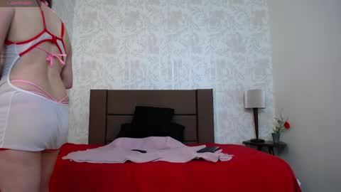 Snapshot of ava_raye chatting on May 2, 6:57 pm Ava online show from May 2, 6:57 pm