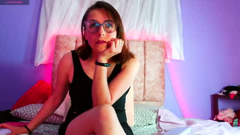Snapshot of ava_raye chatting on June 4, 6:58 pm Ava online show from June 4, 6:58 pm