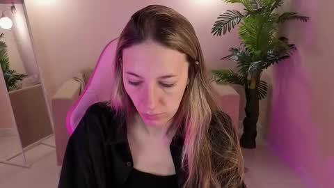 Ava online show from January 16, 8:40 am