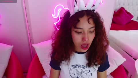 Snapshot of ava_williams_ chatting on February 3, 1:19 pm AVA online show from February 3, 1:19 pm