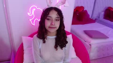 Snapshot of ava_williams_ chatting on February 15, 1:38 pm AVA online show from February 15, 1:38 pm