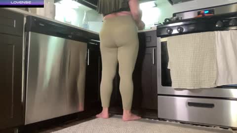 Snapshot of avabradley chatting on October 1, 12:27 am Ava . Support my channel by using my affiliate link to make your account Thanks online show from October 1, 12:27 am