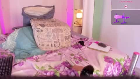 Snapshot of avajamess_ chatting on March 26, 9:20 pm EVA online show from March 26, 9:20 pm