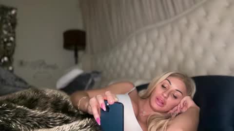 AvalonnFoxx online show from December 2, 12:07 pm