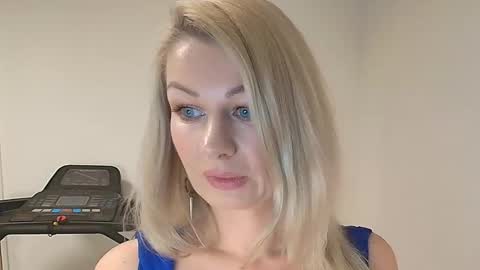 Snapshot of avaluxe_ chatting on January 7, 3:58 pm Eira online show from January 7, 3:58 pm