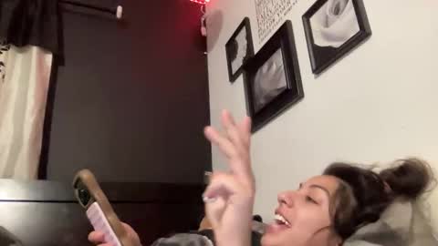 Snapshot of avamonroexo chatting on December 18, 9:04 am Ava Monroe online show from December 18, 9:04 am