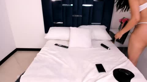 avanibloom  online show from February 2, 1:21 pm