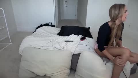 avaowenss online show from September 28, 9:31 pm