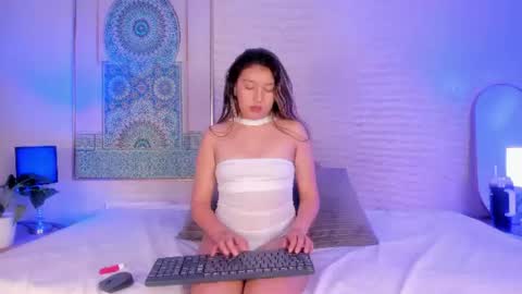 Snapshot of avelia_dh chatting on June 13, 7:01 pm Avelia online show from June 13, 7:01 pm