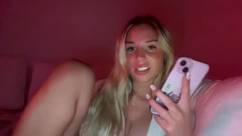 Avelyn Rae online show from August 9, 3:23 am