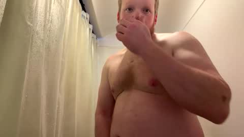 Snapshot of averagedan90 chatting on March 4, 11:27 am Dan online show from March 4, 11:27 am