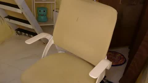 Snapshot of averageuncut1 chatting on October 13, 3:50 am Rhian online show from October 13, 3:50 am