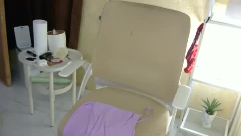 Snapshot of averageuncut1 chatting on November 1, 4:25 am Rhian online show from November 1, 4:25 am