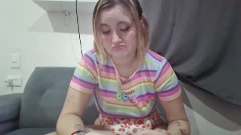 Snapshot of avery_doll21 chatting on June 9, 11:16 pm Avery Doll online show from June 9, 11:16 pm
