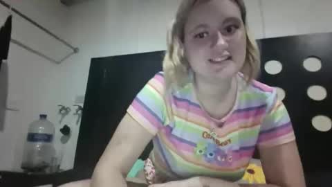 Snapshot of avery_doll21 chatting on June 11, 12:32 am Avery Doll online show from June 11, 12:32 am