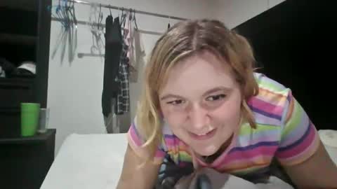 Snapshot of avery_doll21 chatting on June 11, 2:53 am Avery Doll online show from June 11, 2:53 am