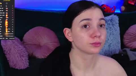 Snapshot of averywillow chatting on April 2, 10:51 pm AveryWillow online show from April 2, 10:51 pm