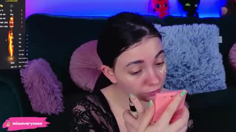 Snapshot of averywillow chatting on April 3, 11:03 pm AveryWillow online show from April 3, 11:03 pm