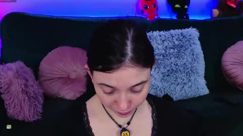 Snapshot of averywillow chatting on April 5, 12:30 am AveryWillow online show from April 5, 12:30 am