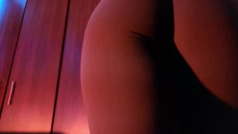 Saraaaa independent model 3 online show from December 17, 3:45 am