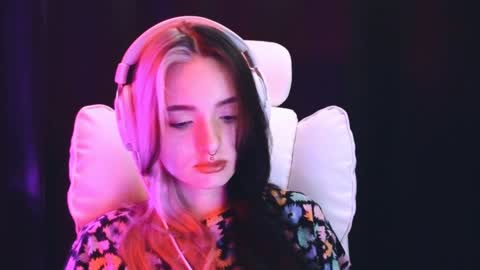 Avriel online show from February 6, 2:22 am