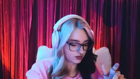 Avriel online show from February 14, 3:11 am