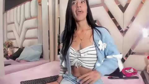 avi_thomsonn_ online show from August 1, 2:44 am