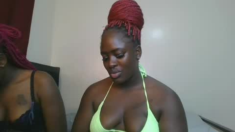 Snapshot of avian_babe1 chatting on June 14, 2:30 pm avian_babe1 online show from June 14, 2:30 pm