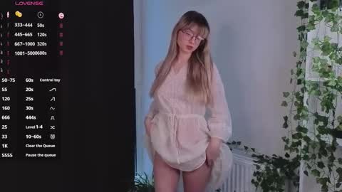 aviaveavi online show from March 25, 3:07 pm