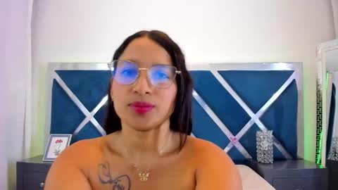 Snapshot of avierose8 chatting on March 16, 8:24 pm Hot Avie online show from March 16, 8:24 pm