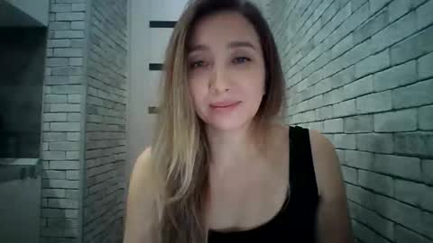 Snapshot of avinelra chatting on March 25, 3:29 pm avinelra online show from March 25, 3:29 pm