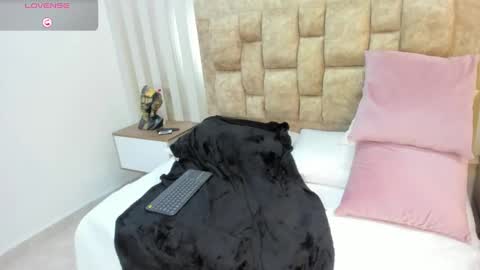 Snapshot of avis_lara chatting on January 13, 10:56 pm AVIS online show from January 13, 10:56 pm